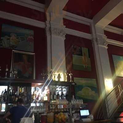 The Globe Bookstore And Cafe