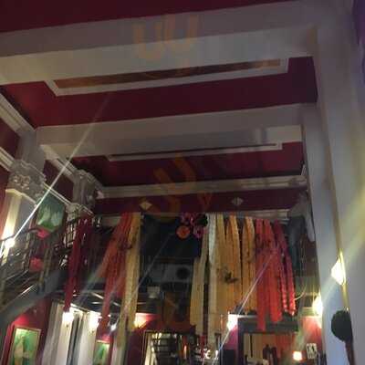 The Globe Bookstore And Cafe