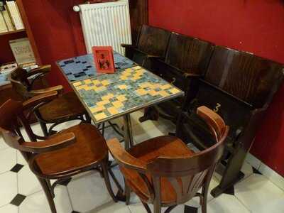 Řehoř Samsa Café Bar & Knihkupectví