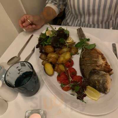 Adele Restaurant & Bar