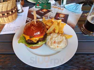 Restaurace Pod Vinořským Zámkem