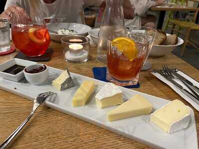 Atelier Cocktail Bar & Bistro