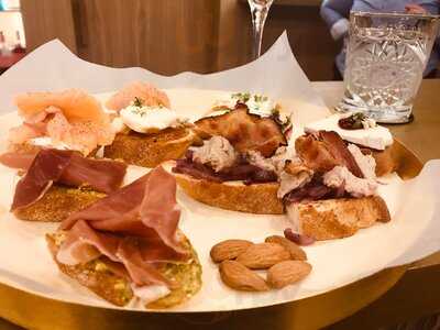 Divinero Brunch & Tapas & Prosecco Bar