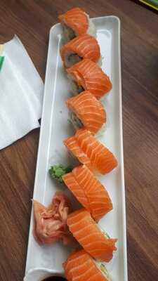 Happy Noodles & Sushi