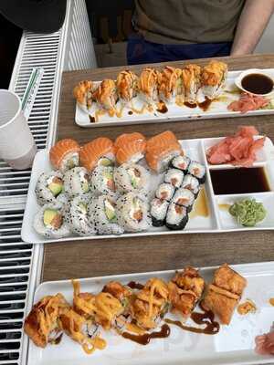 Happy Noodles & Sushi