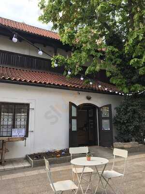 Kavárna Na Ul. Truhlářská