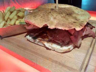 Prah Music Club Restaurant