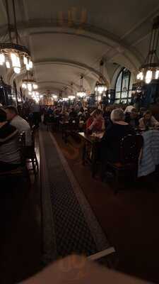 A Divadlo Pokračuje