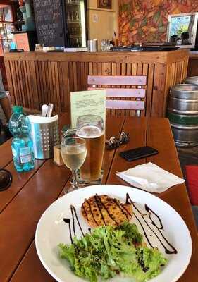 A Divadlo Pokračuje