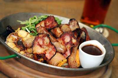 Portrefena Husa Andel