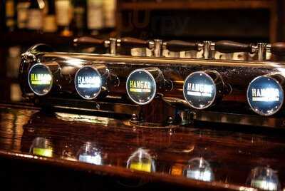 HangÁr Pub & Pivotéka