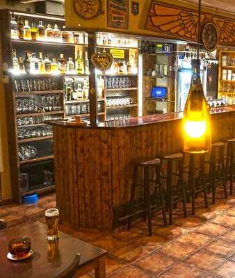 HangÁr Pub & Pivotéka