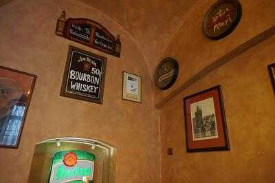 U Tří Zlatých Trojek