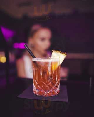 4twenty Lounge & Bar