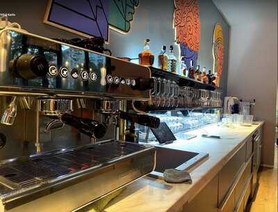 Cafe Bar & Restaurant Yolo Karlin