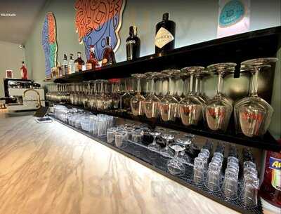 Cafe Bar & Restaurant Yolo Karlin