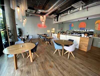 Cafe Bar & Restaurant Yolo Karlin