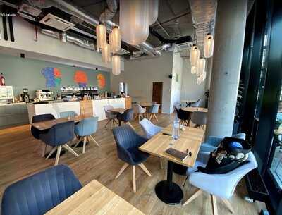 Cafe Bar & Restaurant Yolo Karlin