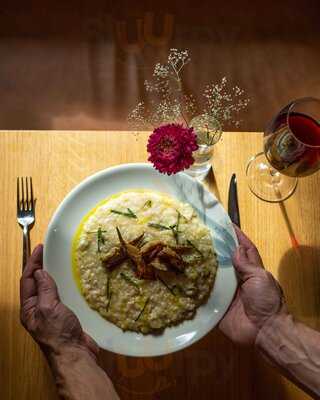 Crostone Bistro E Vino