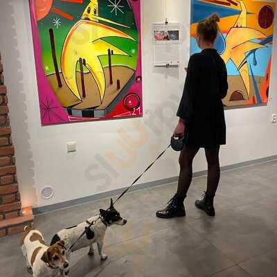 2 Deci - Coffee And Wine Art Gallery