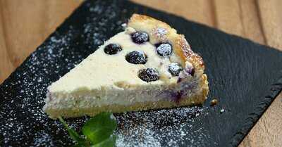 2 Deci - Coffee And Wine Art Gallery