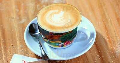 2 Deci - Coffee And Wine Art Gallery