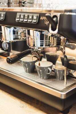 Residence Café & Bar