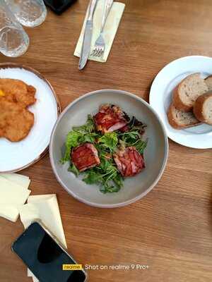 The House Restaurant & Pub