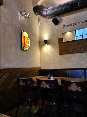 The House Restaurant & Pub