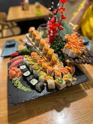 Fuku Wok & Sushi Karlin