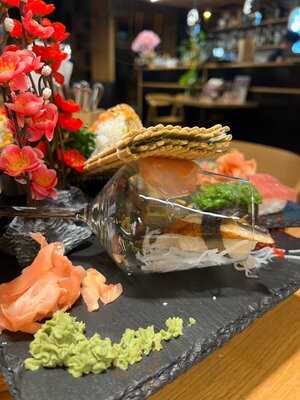 Fuku Wok & Sushi Karlin