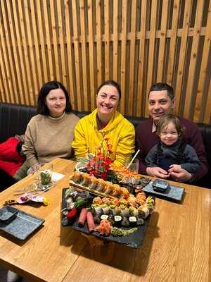 Fuku Wok & Sushi Karlin