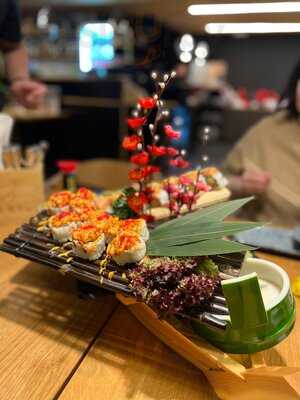 Fuku Wok & Sushi Karlin