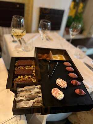 Vinobona Wine & Bistro