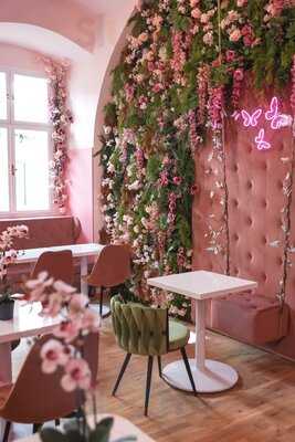Le Peonia Flower Cafe