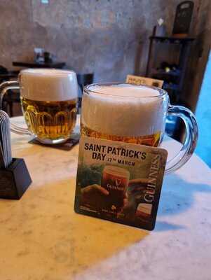 Maverick's Irish Pub