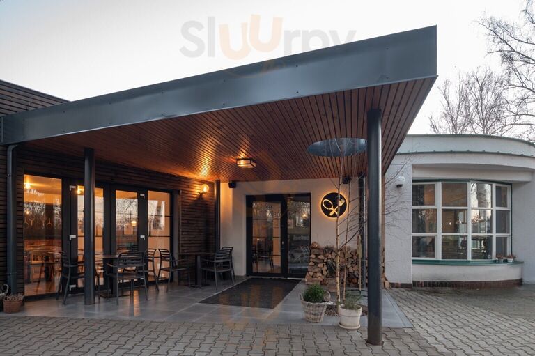 Slavia Restaurace & Tenis Club