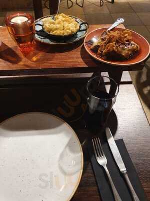 Die Tafeldecker In Der Fuggerei