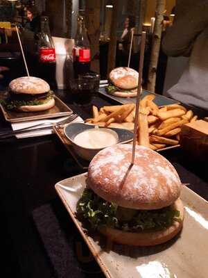 Hans Im GlÜck Burgergrill & Bar