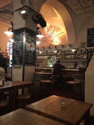 Bodega Vinos Y Tapas