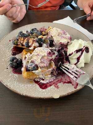 Hoffmanns Bistro & Wafflehouse