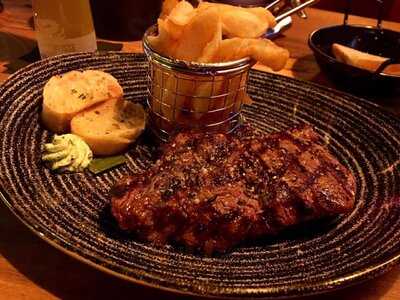 Loft's Bar Bistro Steakhaus