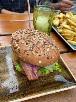 Hans Im GlÜck - Burgergrill And Bar