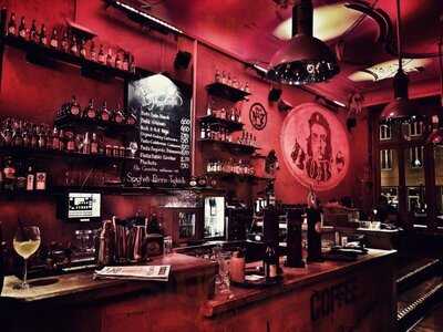 Bob's Punk Rock, Pizzeria Und Bierbar