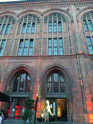 Hans Im GlÜck Burgergrill & Bar