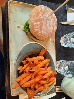 Hans Im GlÜck Burgergrill & Bar