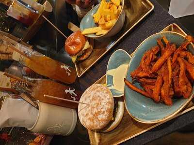 Hans Im GlÜck Burgergrill & Bar