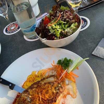 Sax's Cafe, Restaurant & Bar