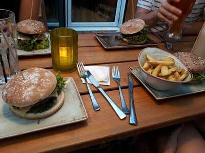 Hans Im GlÜck Burgergrill & Bar
