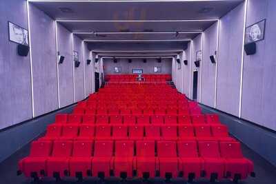 Liliom Kino Restaurant Bar Biergarten